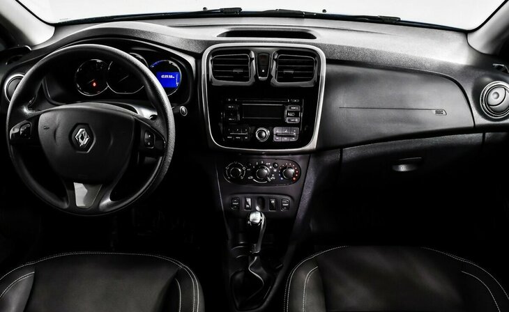 Renault Logan - Фото 6