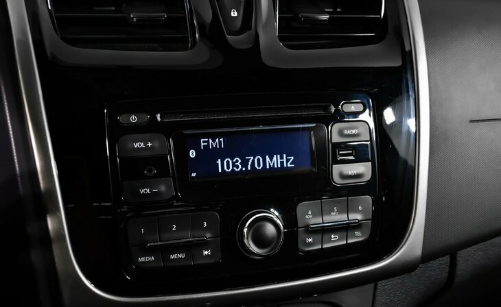 Renault Logan - Фото 8