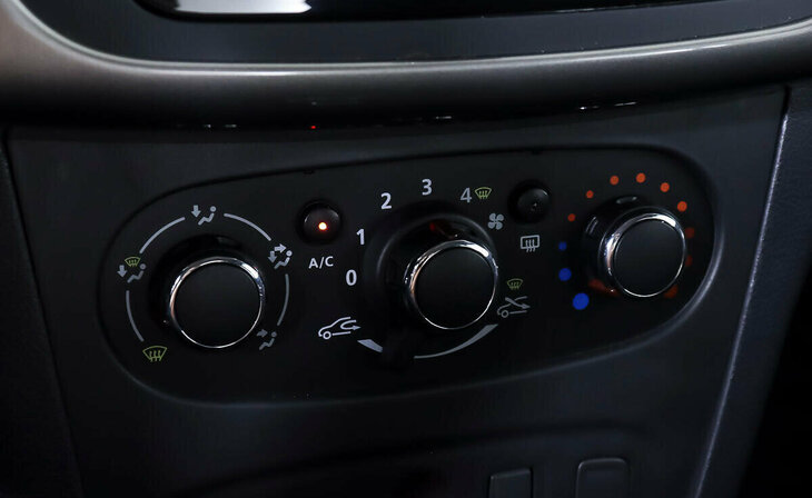 Renault Logan - Фото 13