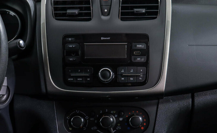 Renault Logan - Фото 7