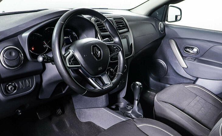 Renault Logan - Фото 10