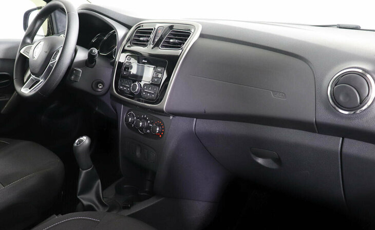 Renault Logan - Фото 4