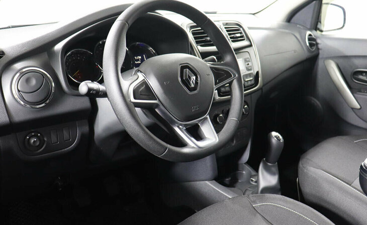 Renault Logan - Фото 6