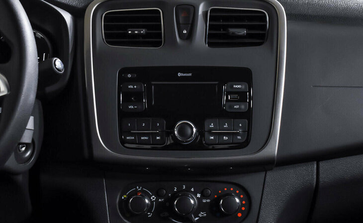 Renault Logan - Фото 12