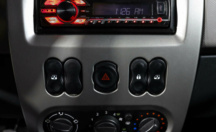 Renault Sandero - Фото 7