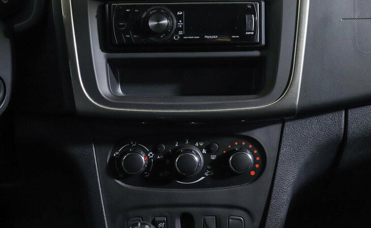 Renault Sandero - Фото 7