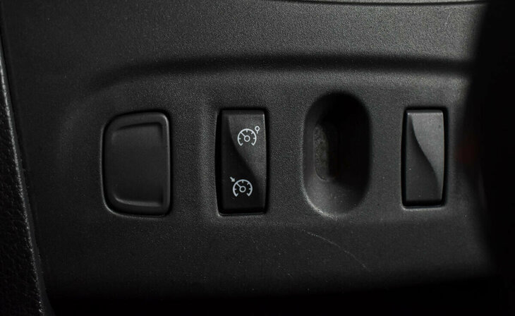 Renault Sandero - Фото 9