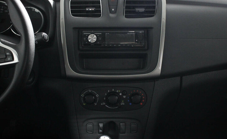 Renault Sandero - Фото 8