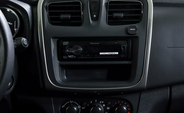 Renault Sandero - Фото 11