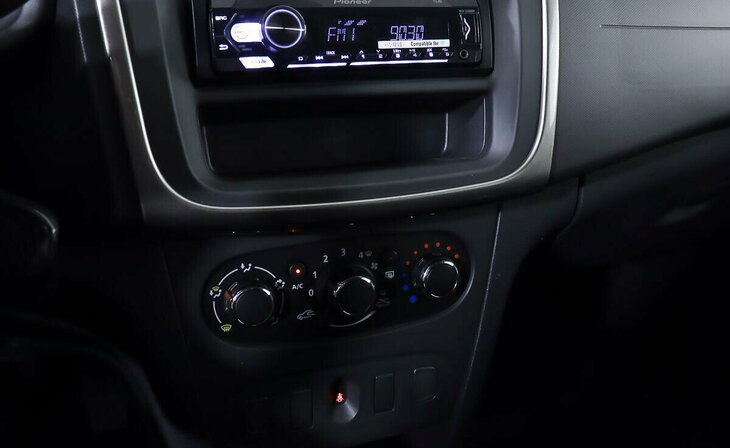 Renault Sandero - Фото 12