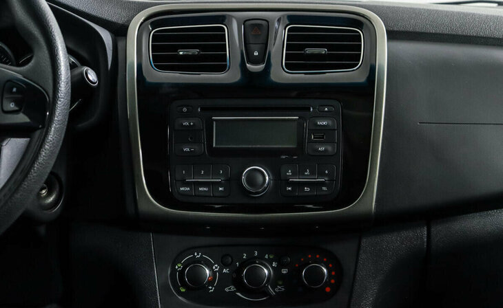 Renault Sandero - Фото 7