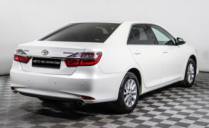 Toyota Camry - Фото 2