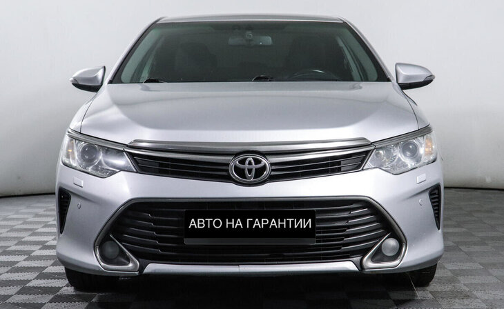 Toyota Camry - Фото 1