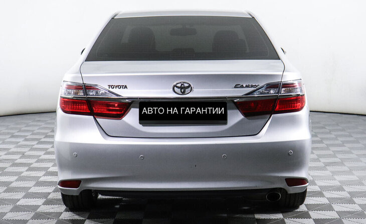 Toyota Camry - Фото 3
