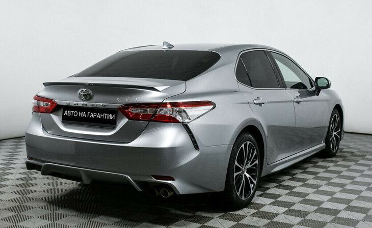 Toyota Camry - Фото 2