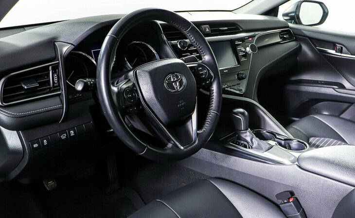 Toyota Camry - Фото 10