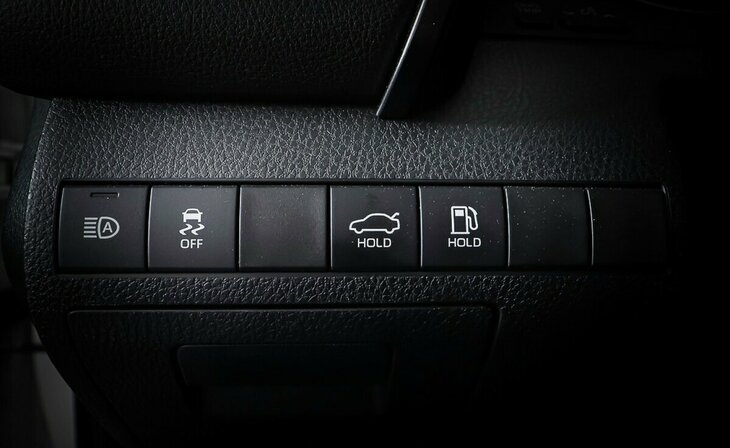 Toyota Camry - Фото 19