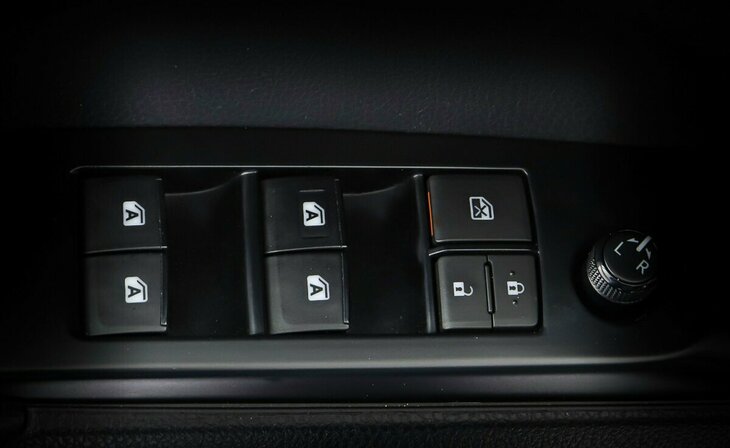 Toyota Camry - Фото 20