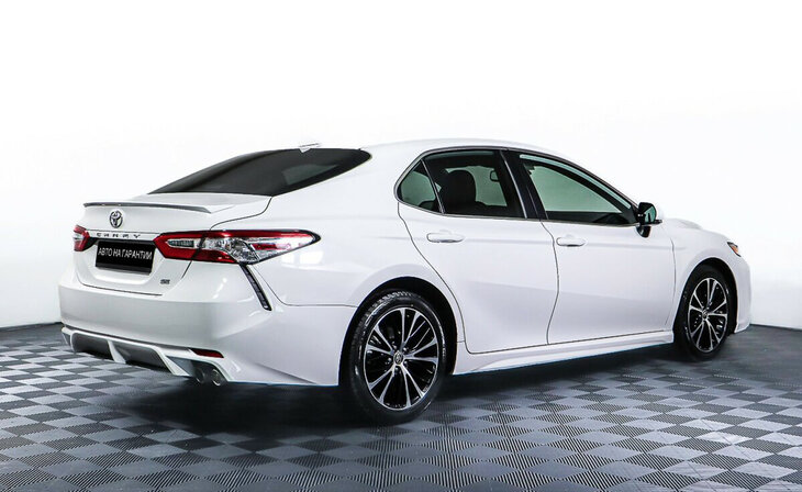 Toyota Camry - Фото 4