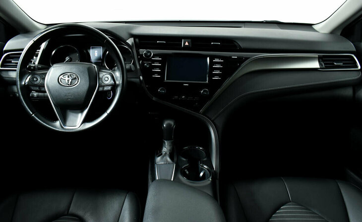 Toyota Camry - Фото 9