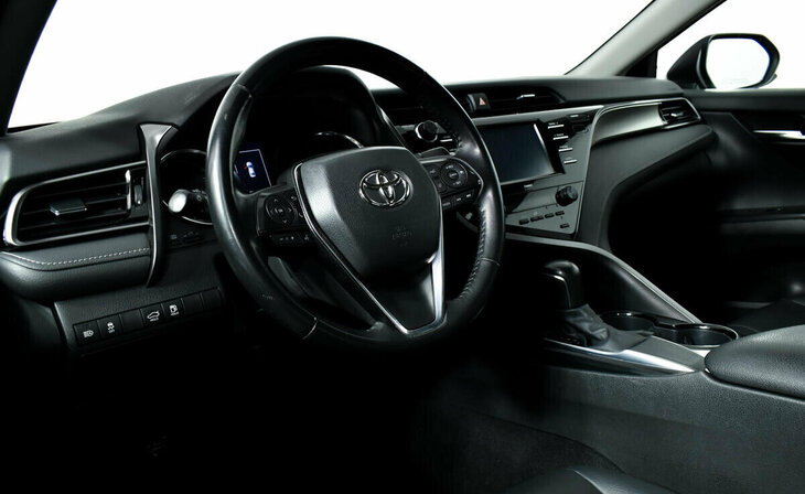 Toyota Camry - Фото 10
