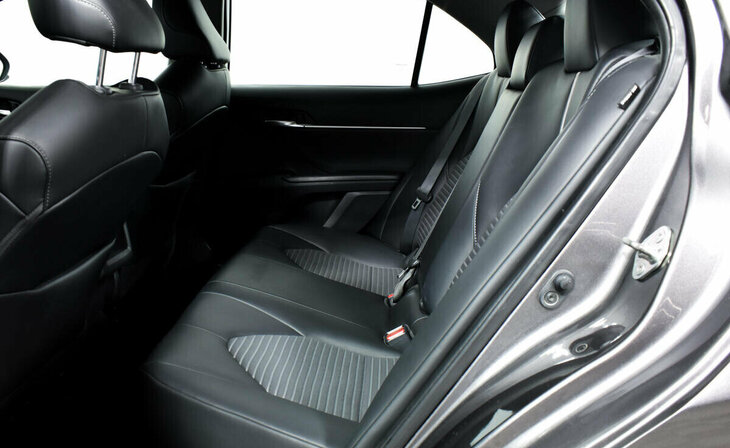 Toyota Camry - Фото 12