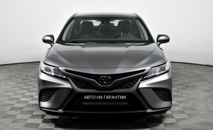 Toyota Camry - Фото 1