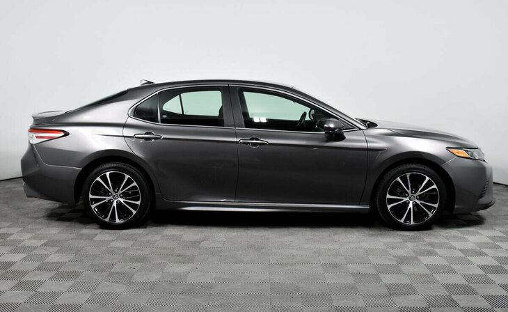 Toyota Camry - Фото 3