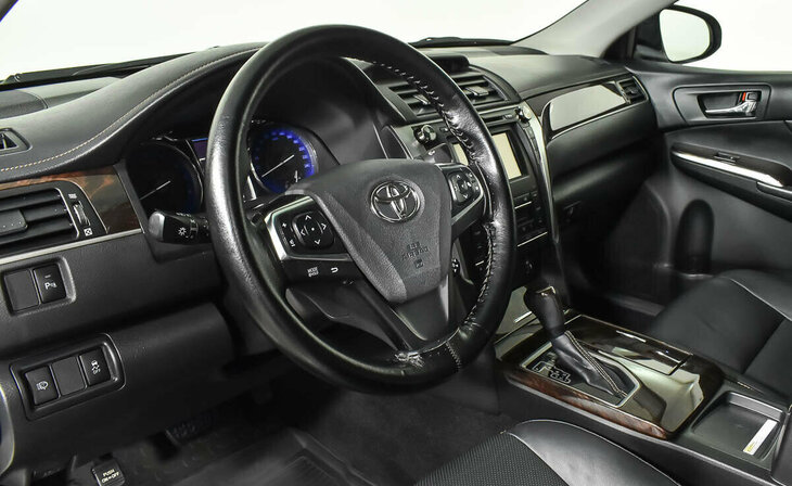 Toyota Camry - Фото 10