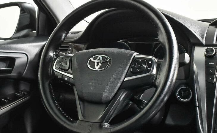 Toyota Camry - Фото 11