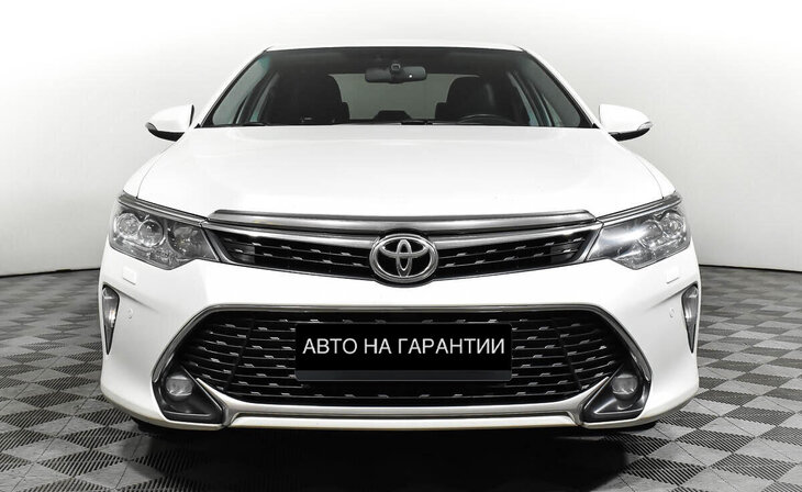Toyota Camry - Фото 1