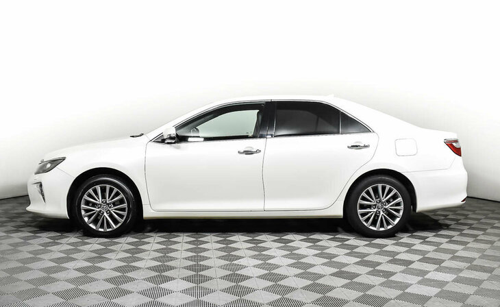 Toyota Camry - Фото 2