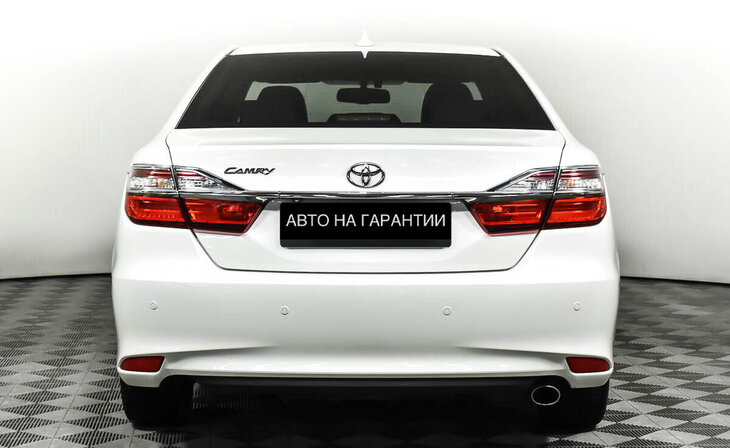 Toyota Camry - Фото 5