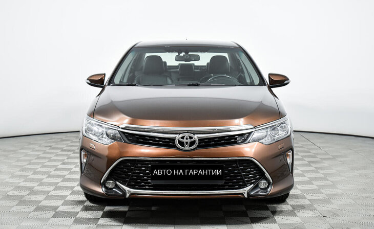 Toyota Camry - Фото 1