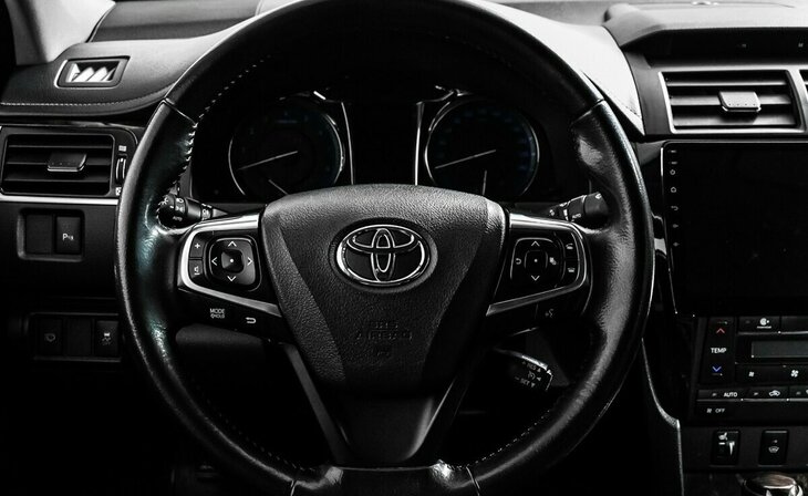 Toyota Camry - Фото 10
