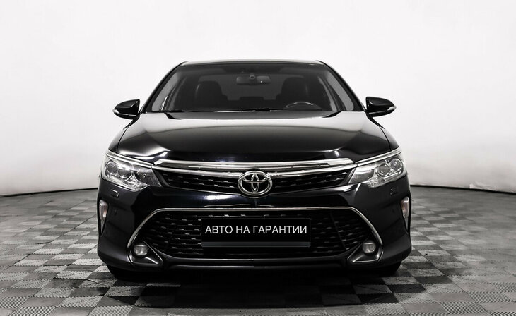 Toyota Camry - Фото 1