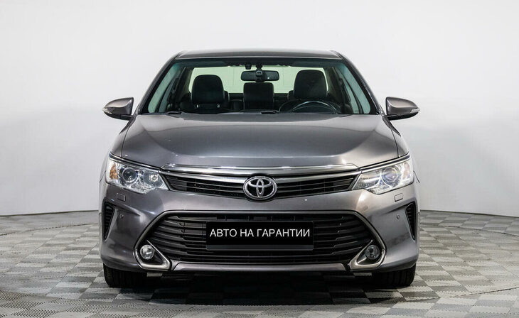 Toyota Camry - Фото 1