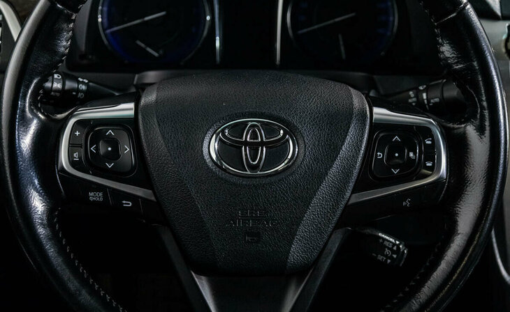 Toyota Camry - Фото 8