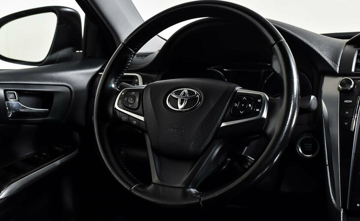 Toyota Camry - Фото 10