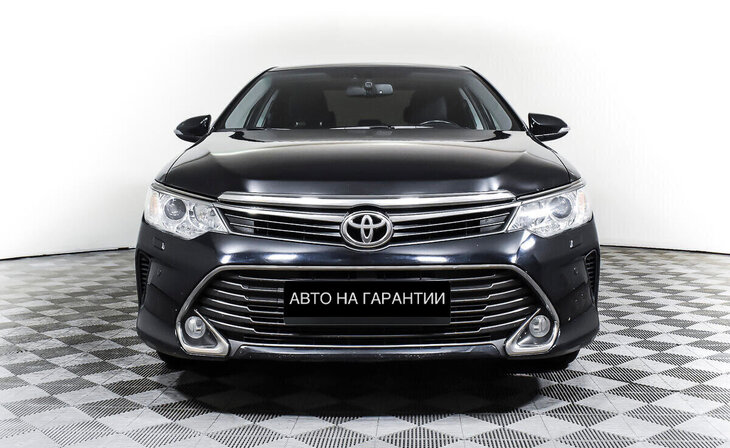Toyota Camry - Фото 1