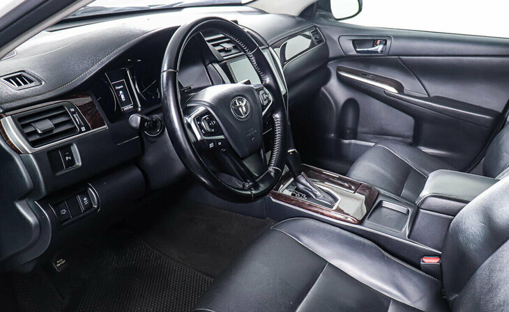 Toyota Camry - Фото 10