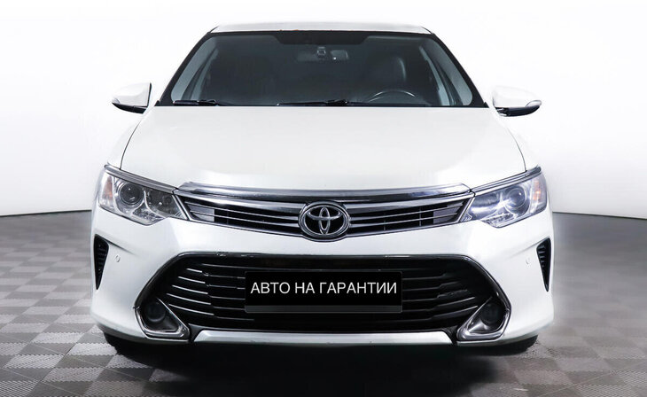 Toyota Camry - Фото 1
