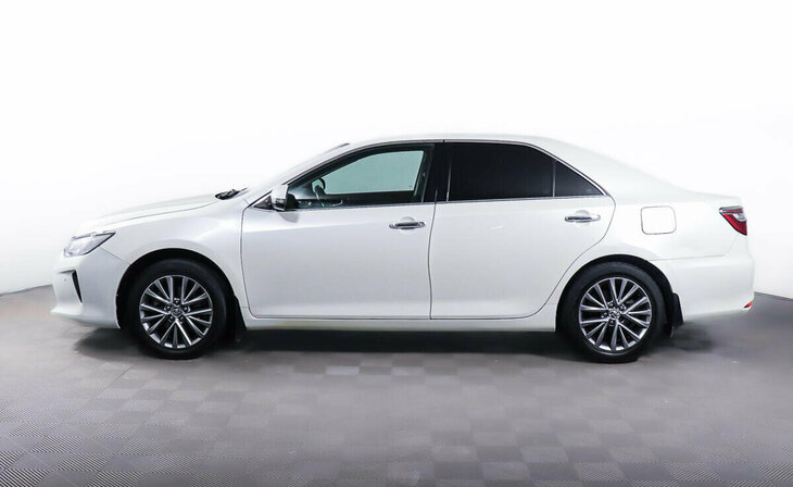 Toyota Camry - Фото 2