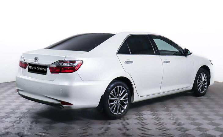 Toyota Camry - Фото 4