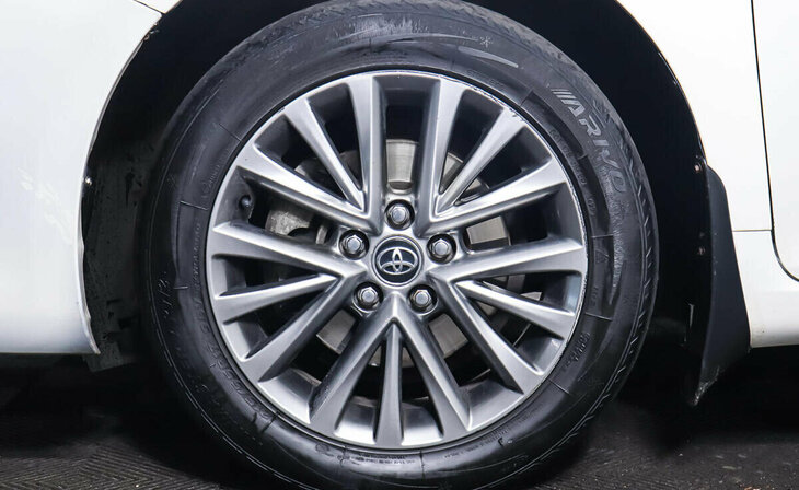 Toyota Camry - Фото 8