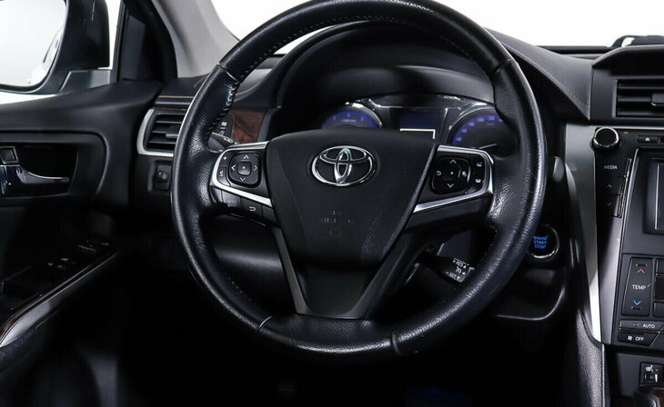 Toyota Camry - Фото 10