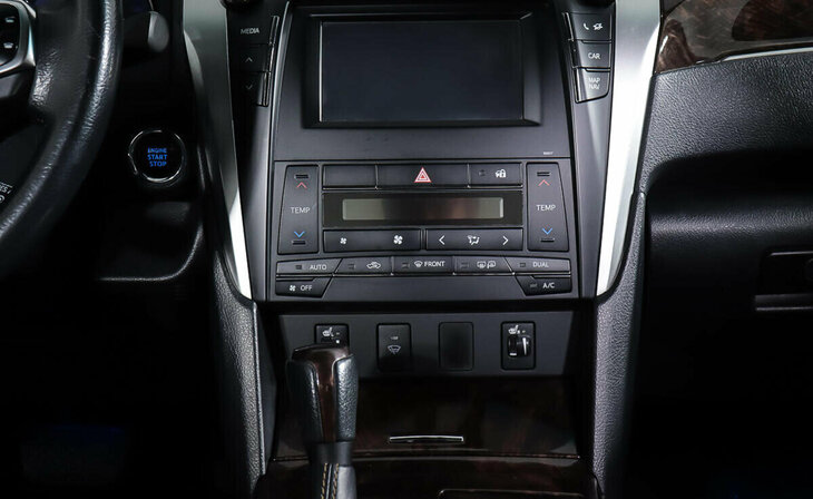 Toyota Camry - Фото 11