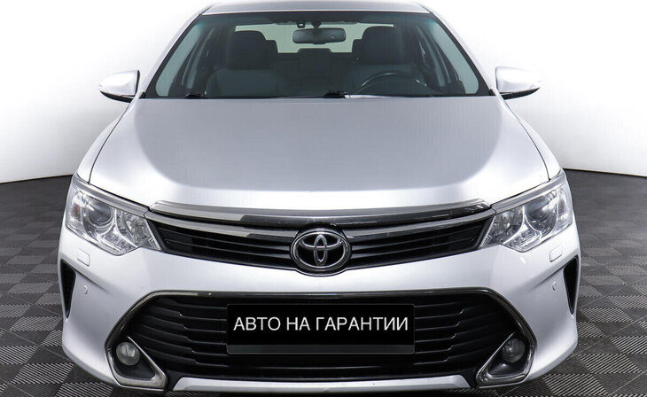 Toyota Camry - Фото 1