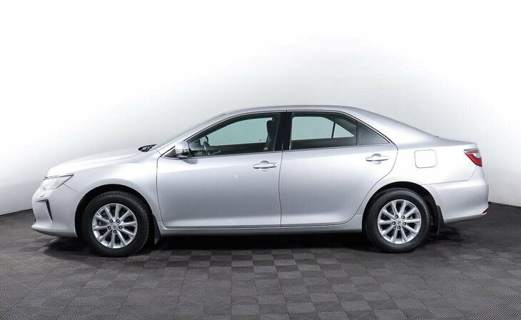 Toyota Camry - Фото 2