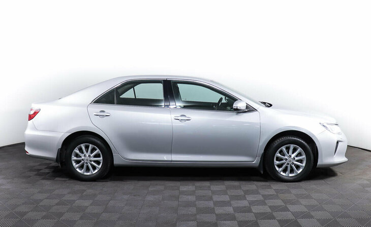 Toyota Camry - Фото 3